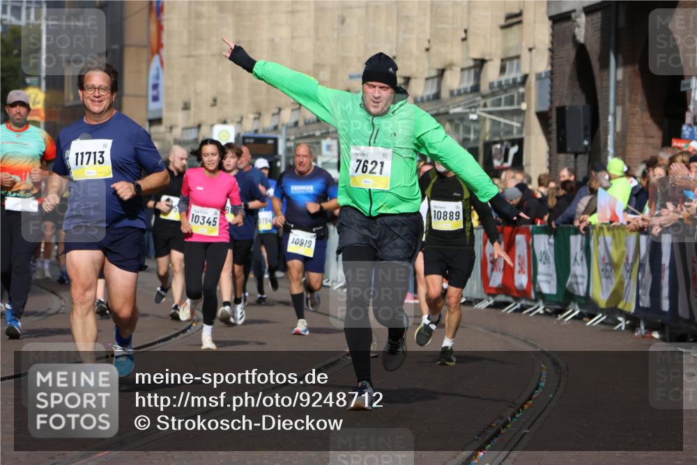 05.10.2025 - 20. swb-Marathon Bremen Strokosch-Dieckow http://msf.ph/oto/9248712 05.10.2025 11:00:06 Ziel 7177, 7621, 9603, 9604, 9611, 9666, 9672, 10138, 10345, 10489, 10572, 10889, 10919, 11026, 11050, 11125, 11266, 11600, 11713 meine-sportfotos.de