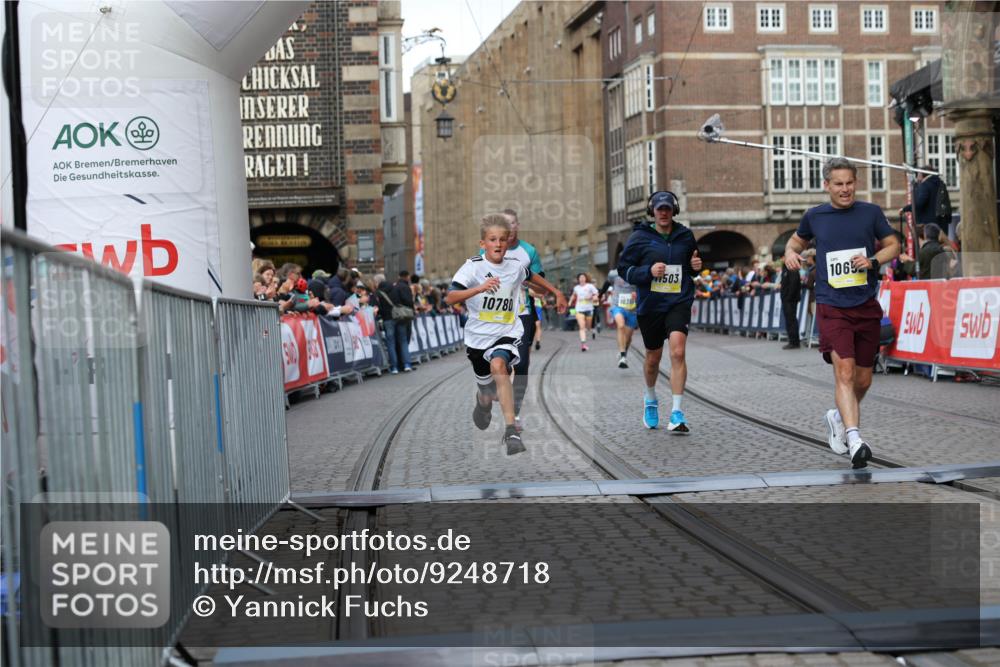 05.10.2025 - 20. swb-Marathon Bremen Yannick Fuchs http://msf.ph/oto/9248718 05.10.2025 10:44:10 Ziel 9614, 9865, 10351, 10652, 10780, 11256, 11316, 11503 meine-sportfotos.de