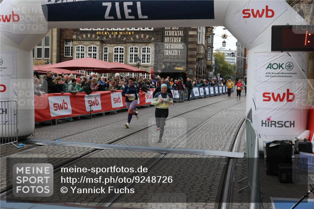 05.10.2025 - 20. swb-Marathon Bremen Yannick Fuchs http://msf.ph/oto/9248726 05.10.2025 11:12:57 Ziel 9203, 10186, 11252 meine-sportfotos.de