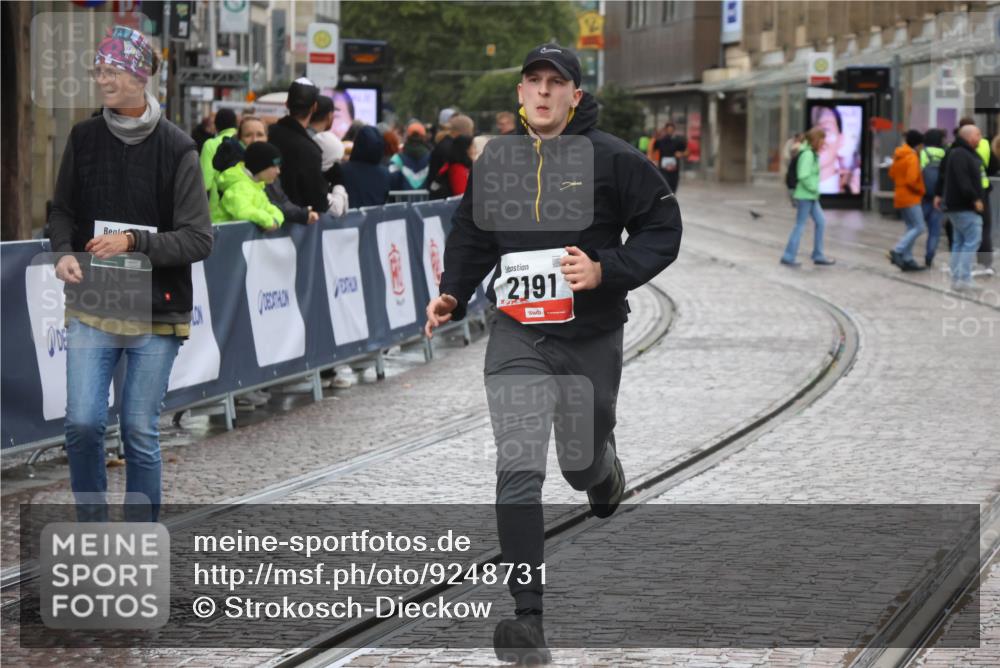 05.10.2025 - 20. swb-Marathon Bremen Strokosch-Dieckow http://msf.ph/oto/9248731 05.10.2025 15:25:48 Ziel 2191 meine-sportfotos.de