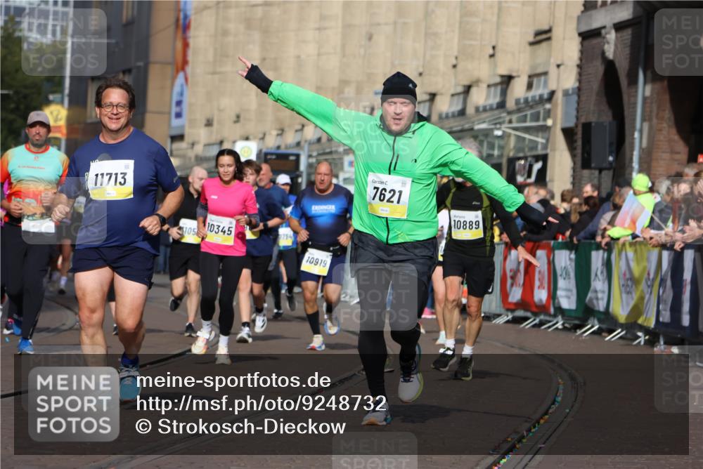 05.10.2025 - 20. swb-Marathon Bremen Strokosch-Dieckow http://msf.ph/oto/9248732 05.10.2025 11:00:06 Ziel 7177, 7621, 9603, 9604, 9611, 9666, 9672, 10138, 10345, 10489, 10572, 10889, 10919, 11026, 11050, 11125, 11266, 11600, 11713 meine-sportfotos.de