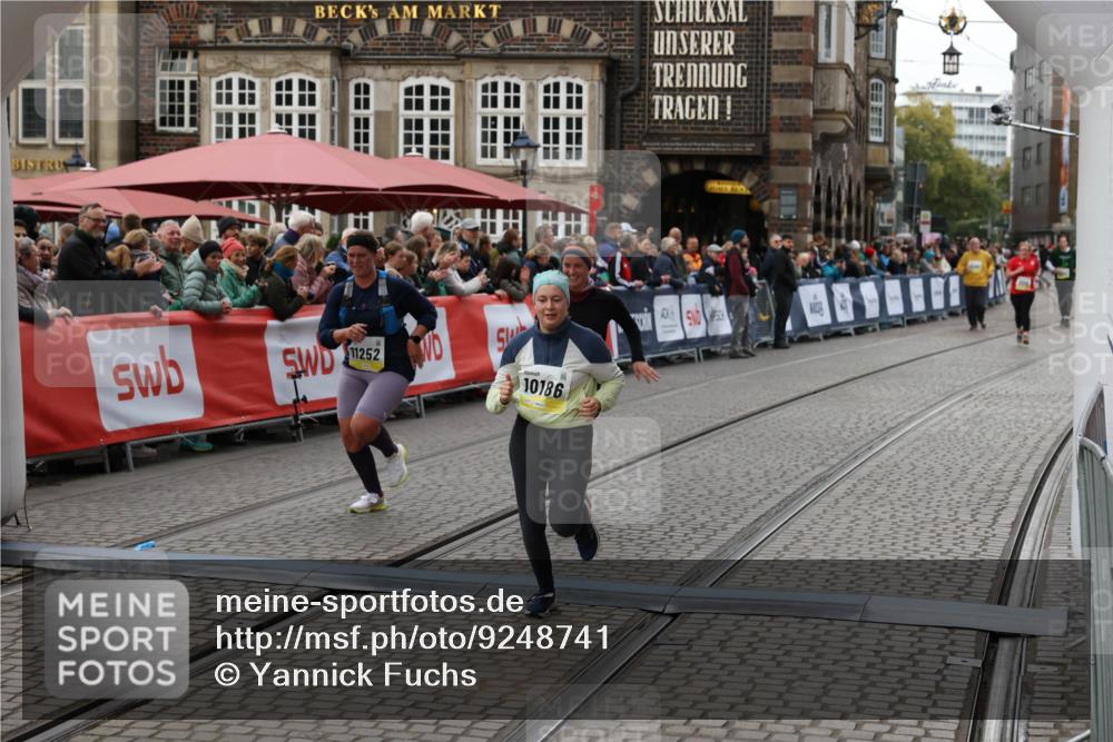 05.10.2025 - 20. swb-Marathon Bremen Yannick Fuchs http://msf.ph/oto/9248741 05.10.2025 11:12:58 Ziel 9203, 10186, 11252 meine-sportfotos.de