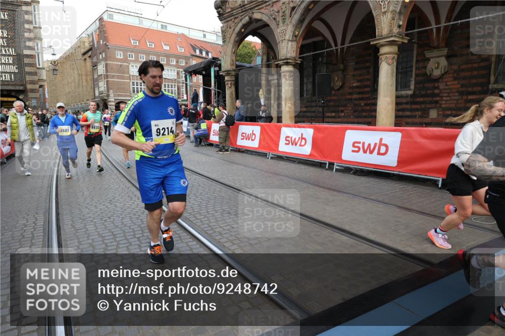05.10.2025 - 20. swb-Marathon Bremen Yannick Fuchs http://msf.ph/oto/9248742 05.10.2025 10:52:55 Ziel 9214, 9284, 9501, 9517, 9581, 9830, 9985, 10308, 10309, 10514, 10833, 10997, 11012, 11382, 11417, 11587 meine-sportfotos.de