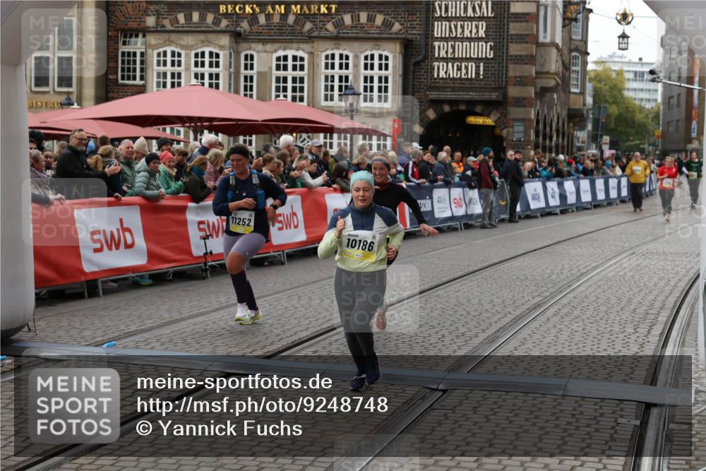 05.10.2025 - 20. swb-Marathon Bremen Yannick Fuchs http://msf.ph/oto/9248748 05.10.2025 11:12:58 Ziel 9203, 10186, 11252 meine-sportfotos.de