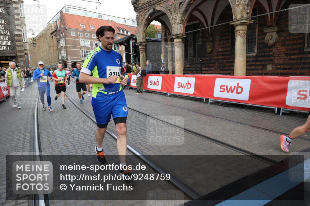 05.10.2025 - 20. swb-Marathon Bremen Yannick Fuchs http://msf.ph/oto/9248759 05.10.2025 10:52:55 Ziel 9214, 9284, 9501, 9517, 9581, 9830, 9985, 10308, 10309, 10514, 10833, 10997, 11012, 11382, 11417, 11587 meine-sportfotos.de