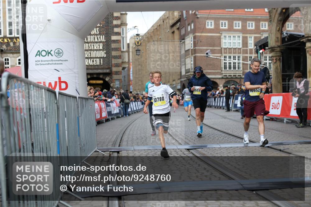05.10.2025 - 20. swb-Marathon Bremen Yannick Fuchs http://msf.ph/oto/9248760 05.10.2025 10:44:10 Ziel 9614, 9865, 10351, 10652, 10780, 11256, 11316, 11503 meine-sportfotos.de