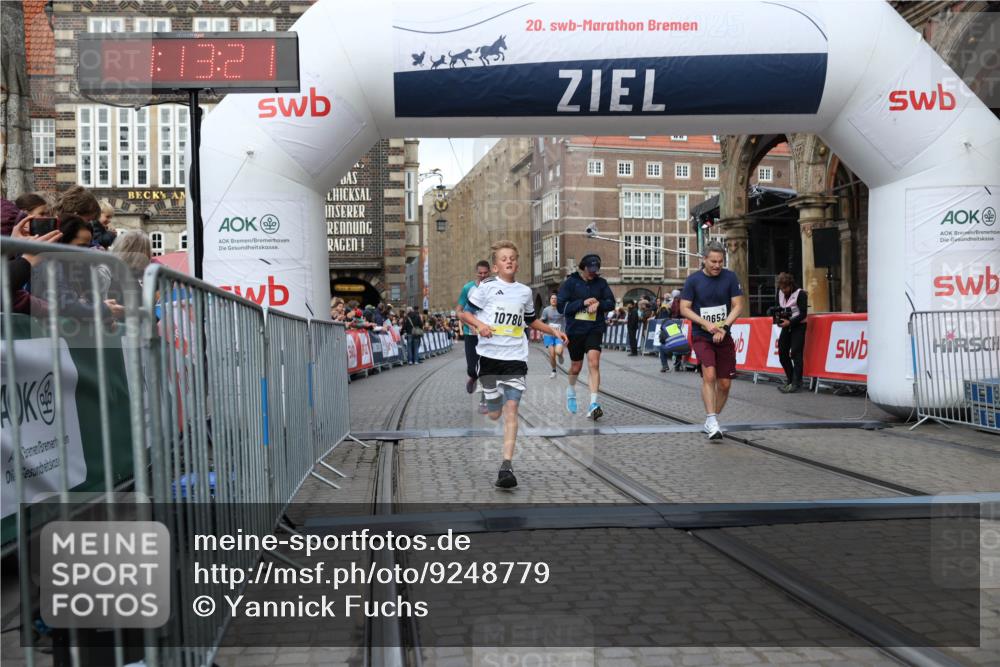 05.10.2025 - 20. swb-Marathon Bremen Yannick Fuchs http://msf.ph/oto/9248779 05.10.2025 10:44:11 Ziel 9614, 9865, 9919, 10351, 10652, 10780, 11256, 11316, 11503 meine-sportfotos.de