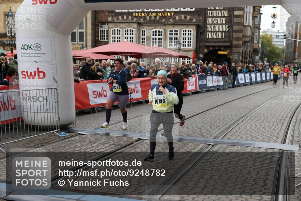 05.10.2025 - 20. swb-Marathon Bremen Yannick Fuchs http://msf.ph/oto/9248782 05.10.2025 11:12:58 Ziel 9203, 10186, 11252 meine-sportfotos.de