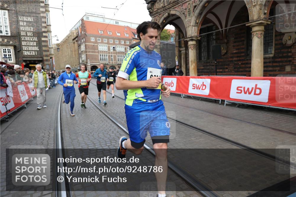 05.10.2025 - 20. swb-Marathon Bremen Yannick Fuchs http://msf.ph/oto/9248786 05.10.2025 10:52:55 Ziel 9214, 9284, 9501, 9517, 9581, 9830, 9985, 10308, 10309, 10514, 10833, 10997, 11012, 11382, 11417, 11587 meine-sportfotos.de