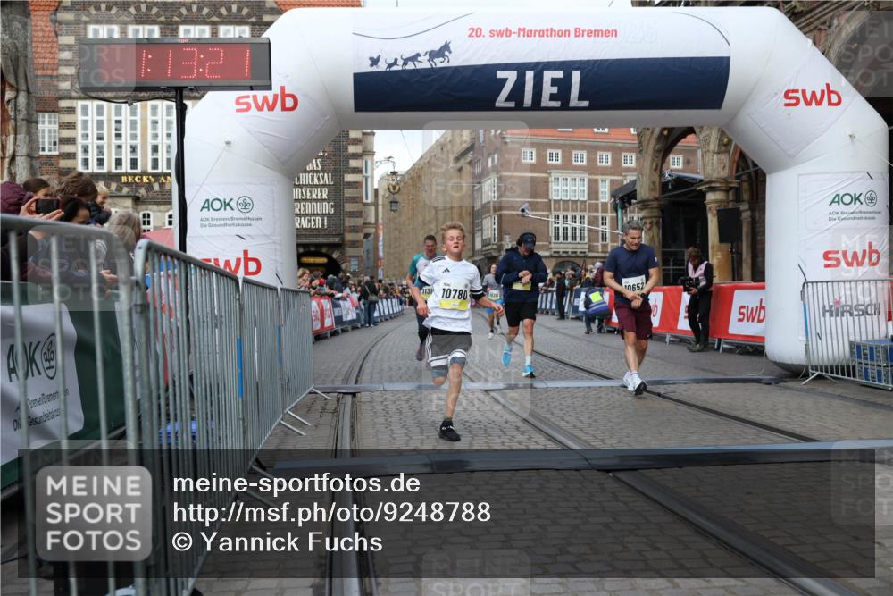 05.10.2025 - 20. swb-Marathon Bremen Yannick Fuchs http://msf.ph/oto/9248788 05.10.2025 10:44:11 Ziel 9614, 9865, 9919, 10351, 10652, 10780, 11256, 11316, 11503 meine-sportfotos.de