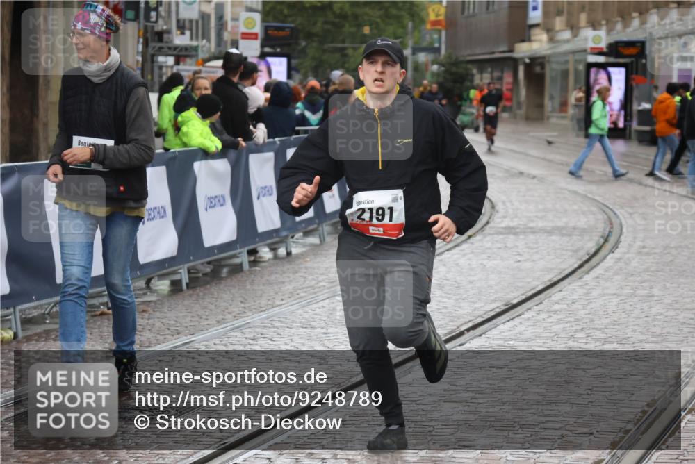 05.10.2025 - 20. swb-Marathon Bremen Strokosch-Dieckow http://msf.ph/oto/9248789 05.10.2025 15:25:48 Ziel 2191 meine-sportfotos.de