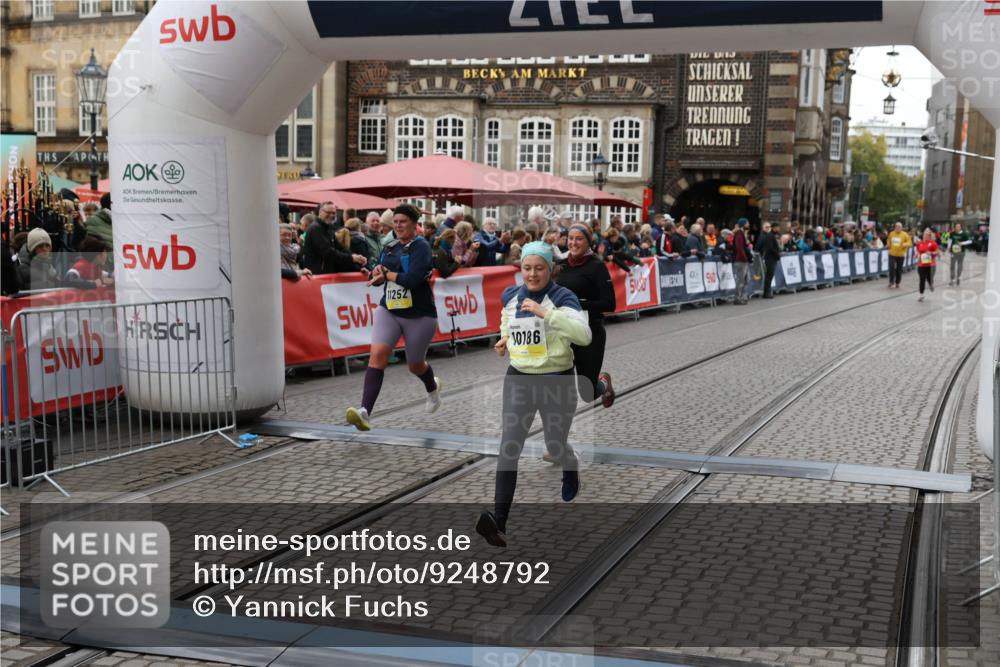 05.10.2025 - 20. swb-Marathon Bremen Yannick Fuchs http://msf.ph/oto/9248792 05.10.2025 11:12:58 Ziel 9203, 10186, 11252 meine-sportfotos.de