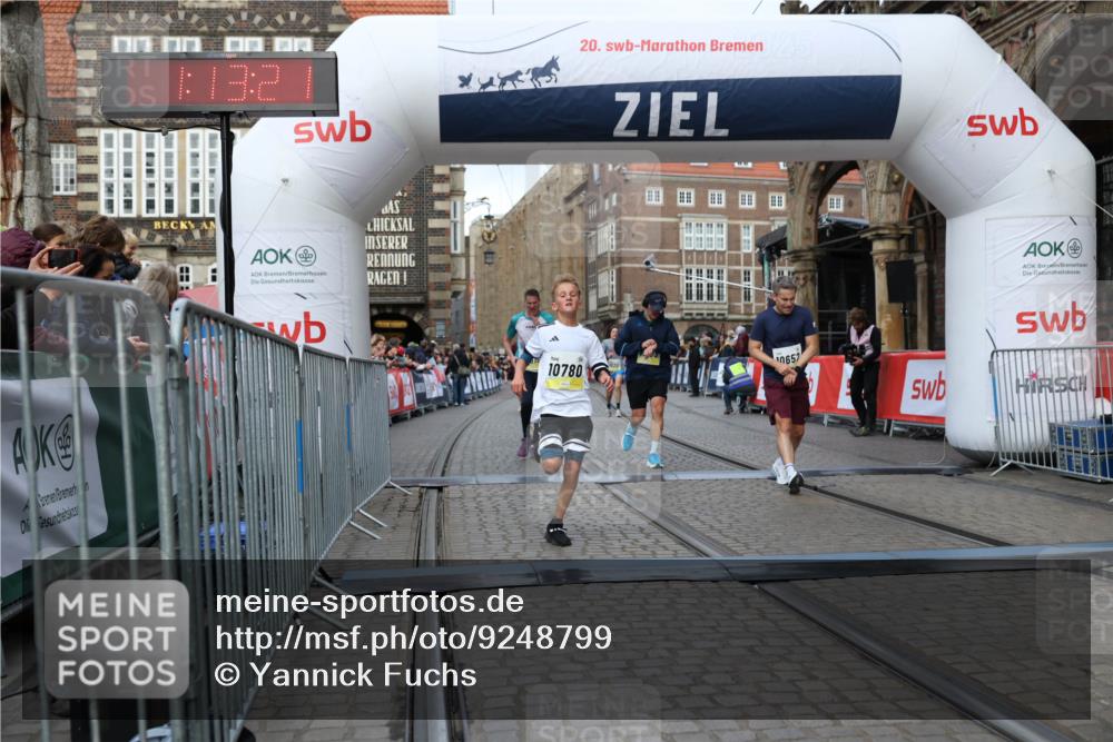 05.10.2025 - 20. swb-Marathon Bremen Yannick Fuchs http://msf.ph/oto/9248799 05.10.2025 10:44:11 Ziel 9614, 9865, 9919, 10351, 10652, 10780, 11256, 11316, 11503 meine-sportfotos.de