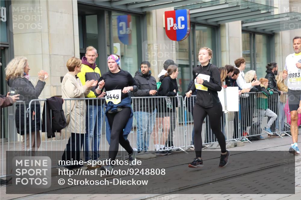 05.10.2025 - 20. swb-Marathon Bremen Strokosch-Dieckow http://msf.ph/oto/9248808 05.10.2025 10:52:55 Ziel 7193, 7251, 9263, 9449, 9539, 9650, 9703, 9717, 9834, 9868, 9956, 9957, 10057, 10128, 10242, 10302, 10317, 10335, 10349, 10460, 10466, 10539, 10655, 10806, 10958, 10993, 11174, 11175, 11259, 11300, 11377, 11398, 11411, 11510, 11512, 11616, 11716, 7193, 7251, 9263, 9449, 9539, 9650, 9703, 9717, 9834, 9868, 9956, 9957, 10057, 10128, 10242, 10302, 10317, 10335, 10349, 10460, 10466, 10539, 10655, 10806, 10958, 10993, 11174, 11398 meine-sportfotos.de
