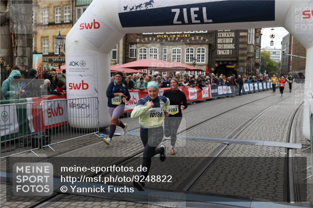 05.10.2025 - 20. swb-Marathon Bremen Yannick Fuchs http://msf.ph/oto/9248822 05.10.2025 11:12:59 Ziel 9203, 10186, 11252 meine-sportfotos.de