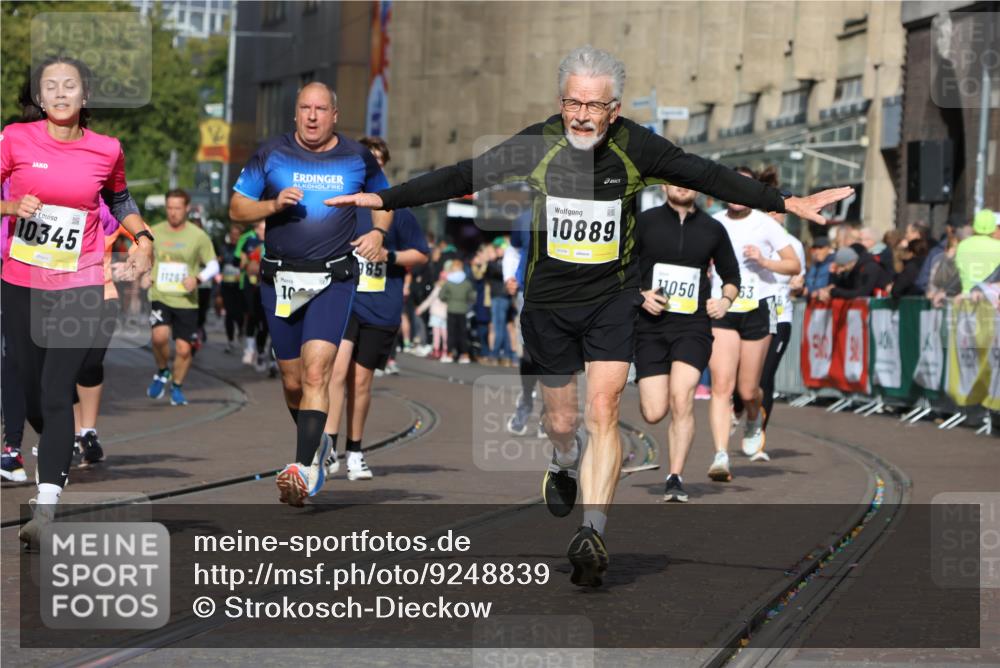 05.10.2025 - 20. swb-Marathon Bremen Strokosch-Dieckow http://msf.ph/oto/9248839 05.10.2025 11:00:10 Ziel 7177, 7621, 9495, 9603, 9672, 10345, 10489, 10889, 10919, 10985, 11050, 11125, 11600, 11713 meine-sportfotos.de