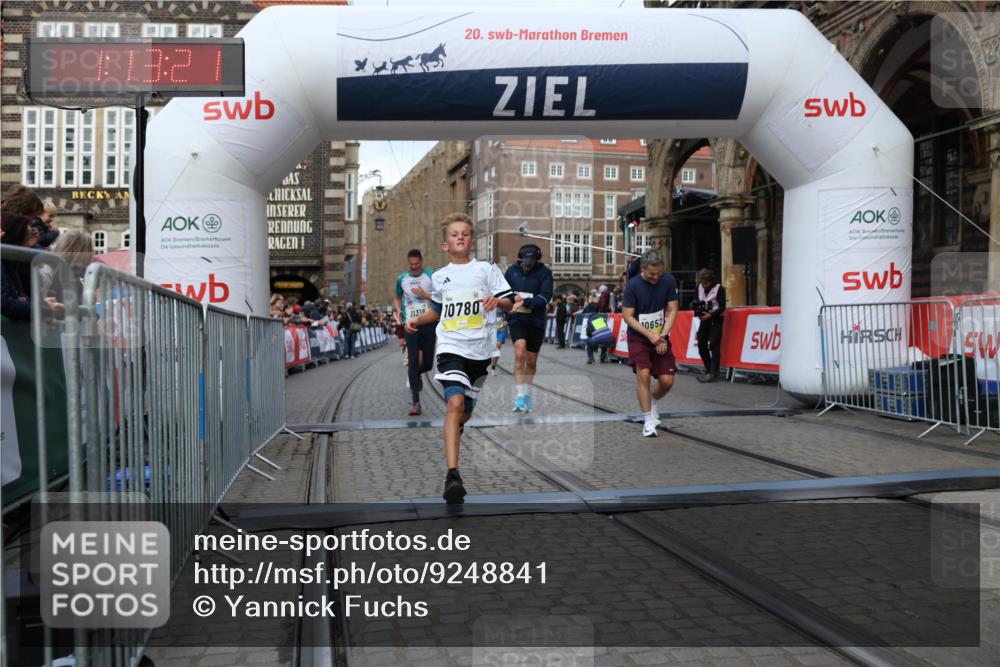 05.10.2025 - 20. swb-Marathon Bremen Yannick Fuchs http://msf.ph/oto/9248841 05.10.2025 10:44:11 Ziel 9614, 9865, 9919, 10351, 10652, 10780, 11256, 11316, 11503 meine-sportfotos.de