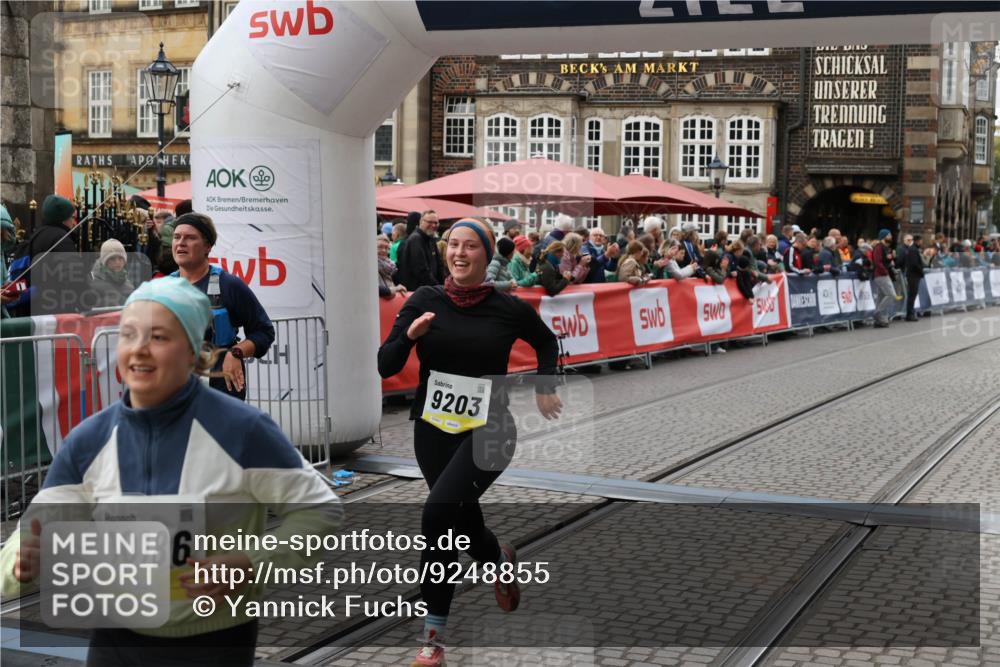 05.10.2025 - 20. swb-Marathon Bremen Yannick Fuchs http://msf.ph/oto/9248855 05.10.2025 11:12:59 Ziel 9203, 10186, 11252 meine-sportfotos.de