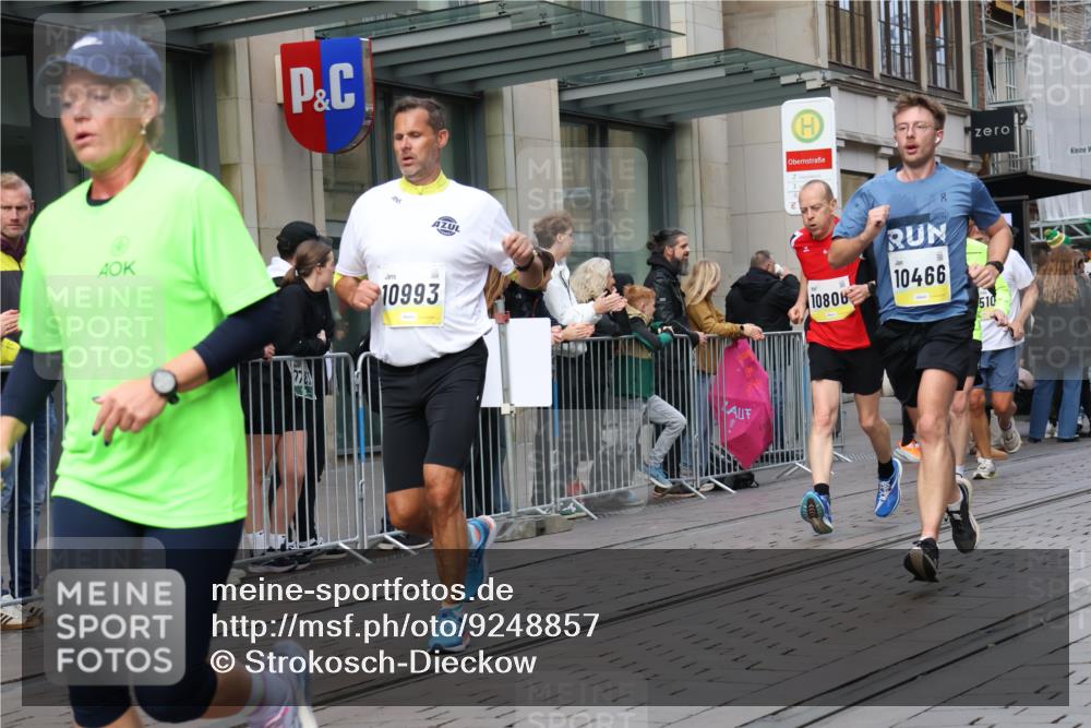 05.10.2025 - 20. swb-Marathon Bremen Strokosch-Dieckow http://msf.ph/oto/9248857 05.10.2025 10:52:56 Ziel 7193, 7251, 9263, 9449, 9539, 9650, 9703, 9717, 9834, 9868, 9956, 9957, 10057, 10128, 10242, 10302, 10317, 10335, 10349, 10369, 10460, 10466, 10468, 10539, 10655, 10806, 10934, 10958, 10993, 11174, 11175, 11259, 11300, 11377, 11411, 11510, 11512, 11545, 11616, 11716, 7193, 7251, 9263, 9449, 9539, 9650, 9703, 9717, 9834, 9868, 9956, 9957, 10057, 10128, 10242, 10302, 10317, 10335, 10349, 10369, 10460, 10466, 10468, 10539, 10655, 10806, 10934, 10958, 10993, 11174 meine-sportfotos.de