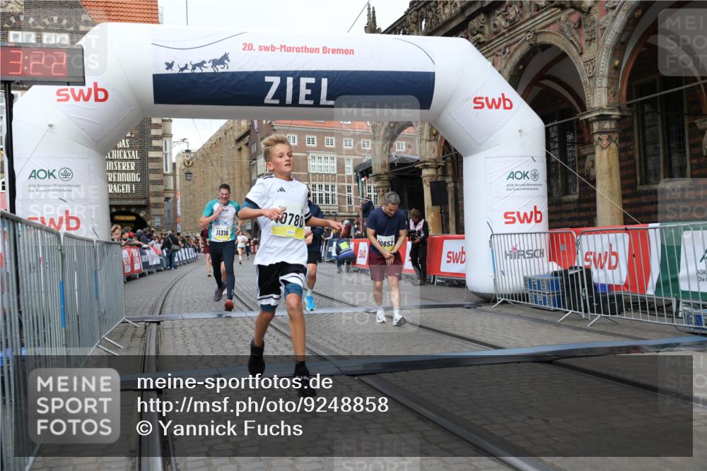 05.10.2025 - 20. swb-Marathon Bremen Yannick Fuchs http://msf.ph/oto/9248858 05.10.2025 10:44:11 Ziel 9614, 9865, 9919, 10351, 10652, 10780, 11256, 11316, 11503 meine-sportfotos.de