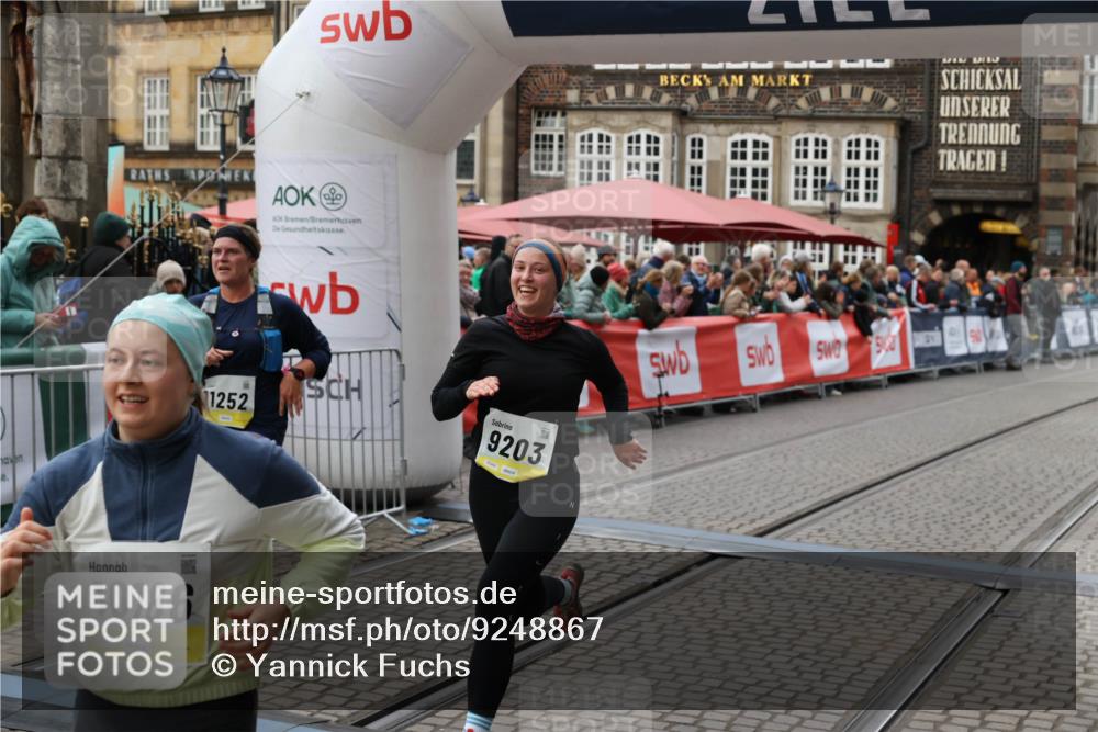 05.10.2025 - 20. swb-Marathon Bremen Yannick Fuchs http://msf.ph/oto/9248867 05.10.2025 11:12:59 Ziel 9203, 10186, 11252 meine-sportfotos.de