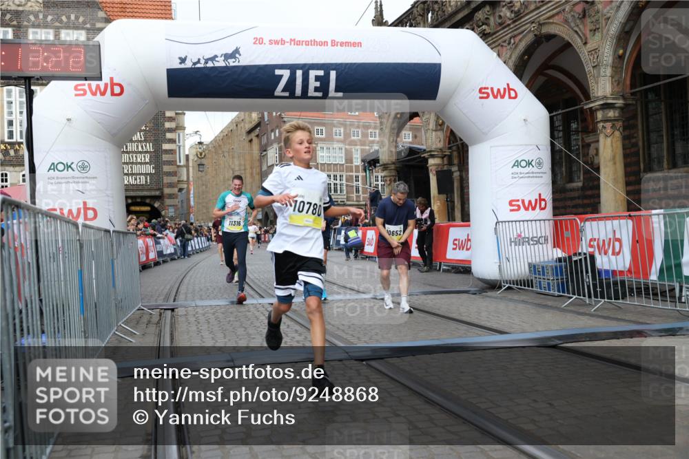 05.10.2025 - 20. swb-Marathon Bremen Yannick Fuchs http://msf.ph/oto/9248868 05.10.2025 10:44:11 Ziel 9614, 9865, 9919, 10351, 10652, 10780, 11256, 11316, 11503 meine-sportfotos.de