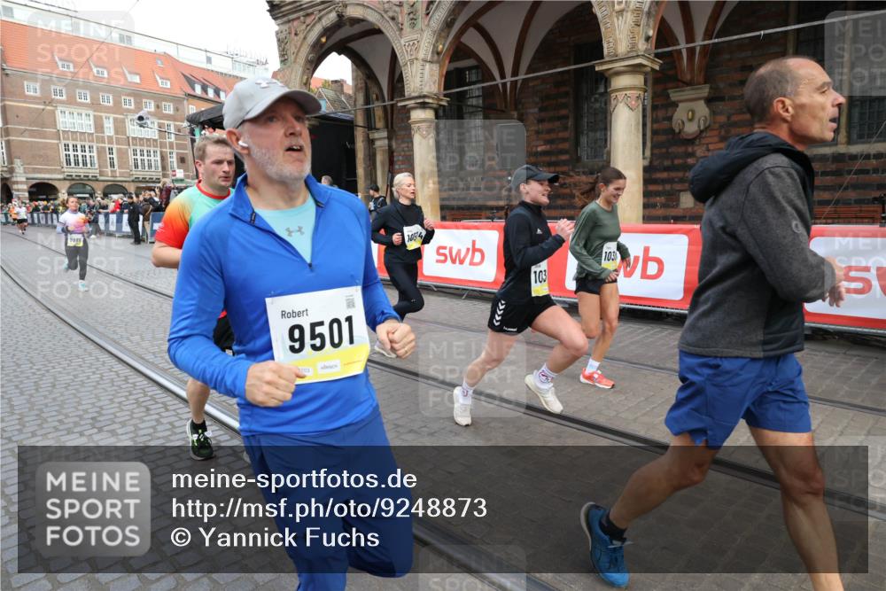 05.10.2025 - 20. swb-Marathon Bremen Yannick Fuchs http://msf.ph/oto/9248873 05.10.2025 10:52:56 Ziel 9214, 9284, 9501, 9581, 9830, 9985, 10308, 10309, 10514, 10833, 10997, 11012, 11382, 11417, 11587 meine-sportfotos.de