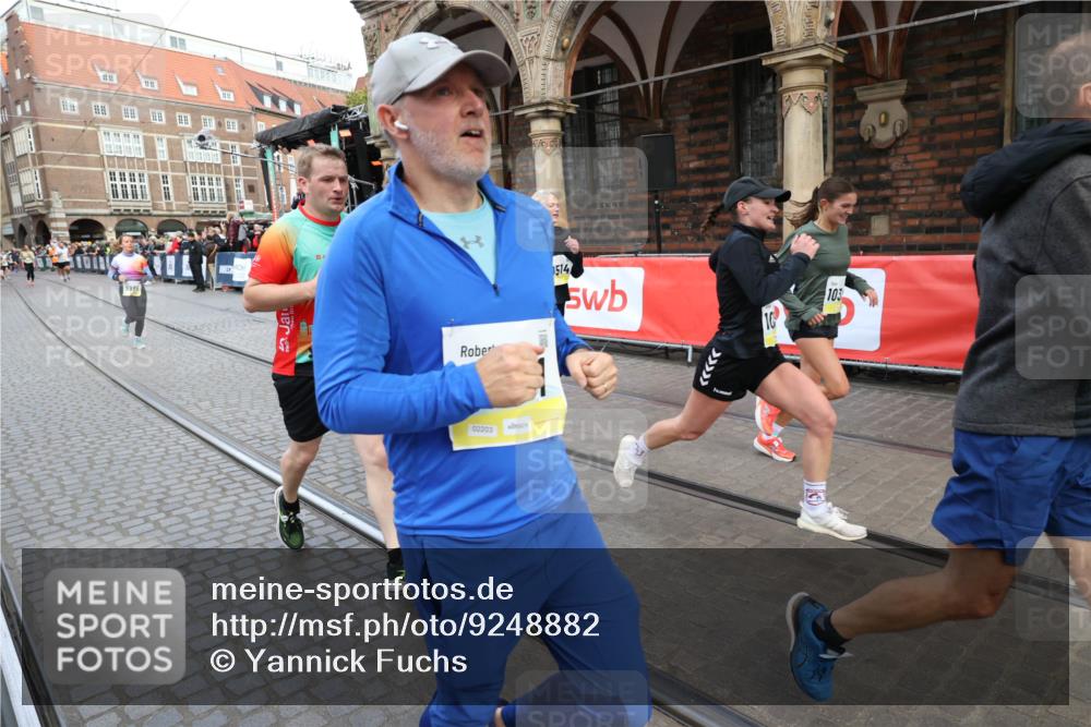 05.10.2025 - 20. swb-Marathon Bremen Yannick Fuchs http://msf.ph/oto/9248882 05.10.2025 10:52:56 Ziel 9214, 9284, 9501, 9581, 9830, 9985, 10308, 10309, 10514, 10833, 10997, 11012, 11382, 11417, 11587 meine-sportfotos.de