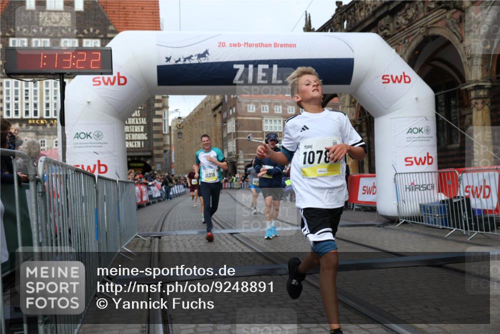 05.10.2025 - 20. swb-Marathon Bremen Yannick Fuchs http://msf.ph/oto/9248891 05.10.2025 10:44:12 Ziel 9614, 9919, 10351, 10652, 10780, 11316, 11503 meine-sportfotos.de