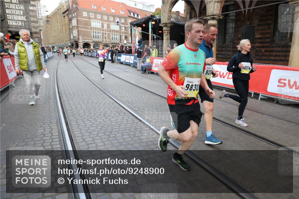 05.10.2025 - 20. swb-Marathon Bremen Yannick Fuchs http://msf.ph/oto/9248900 05.10.2025 10:52:56 Ziel 9214, 9284, 9501, 9581, 9830, 9985, 10308, 10309, 10514, 10833, 10997, 11012, 11382, 11417, 11587 meine-sportfotos.de
