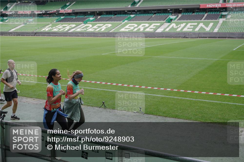 05.10.2025 - 20. swb-Marathon Bremen Michael Burmester http://msf.ph/oto/9248903 05.10.2025 10:39:29 Laufen im Stadion 7199, 7654, 7779, 7788, 7789, 7979, 8123, 9002, 9180, 9186, 9224, 9225, 9228, 9229, 9315, 9324, 9325, 9379, 9398, 9419, 9515, 9523, 9610, 9628, 9644, 9661, 9668, 9713, 9765, 9780, 9850, 9908, 9927, 9944, 9998, 10018, 10021, 10025, 10106, 10142, 10192, 10207, 10213, 10238, 10255, 10258, 10289, 10371, 10374, 10405, 10426, 10462, 10483, 10498, 10529, 10531, 10551, 10557, 10567, 10587, 10597, 10734, 10749, 10853, 9182, 9184, 9269, 9300, 9394 meine-sportfotos.de