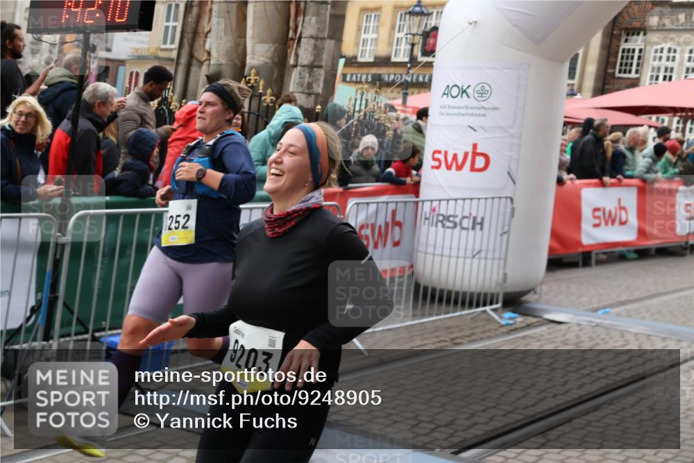 05.10.2025 - 20. swb-Marathon Bremen Yannick Fuchs http://msf.ph/oto/9248905 05.10.2025 11:13:00 Ziel 9203, 10186, 11252 meine-sportfotos.de