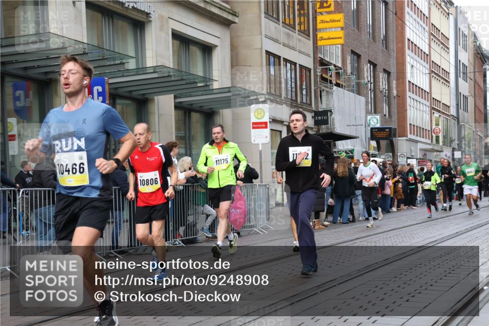 05.10.2025 - 20. swb-Marathon Bremen Strokosch-Dieckow http://msf.ph/oto/9248908 05.10.2025 10:52:58 Ziel 7193, 7251, 9263, 9449, 9539, 9703, 9717, 9834, 9868, 9956, 9957, 10057, 10128, 10242, 10302, 10317, 10335, 10349, 10369, 10460, 10466, 10468, 10655, 10806, 10934, 10958, 10993, 11174, 11175, 11300, 11377, 11510, 11512, 11545, 11616, 11716, 7193, 7251, 9263, 9449, 9539, 9703, 9717, 9834, 9868, 9956, 9957, 10057, 10128, 10242, 10302, 10317, 10335, 10349, 10369, 10460, 10466, 10468, 10655, 10806, 10934, 10958, 10993, 11174 meine-sportfotos.de
