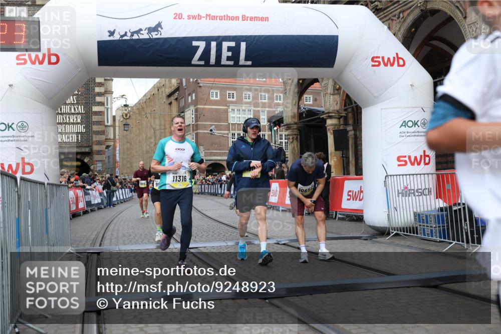 05.10.2025 - 20. swb-Marathon Bremen Yannick Fuchs http://msf.ph/oto/9248923 05.10.2025 10:44:12 Ziel 9614, 9919, 10351, 10652, 10780, 11316, 11503 meine-sportfotos.de