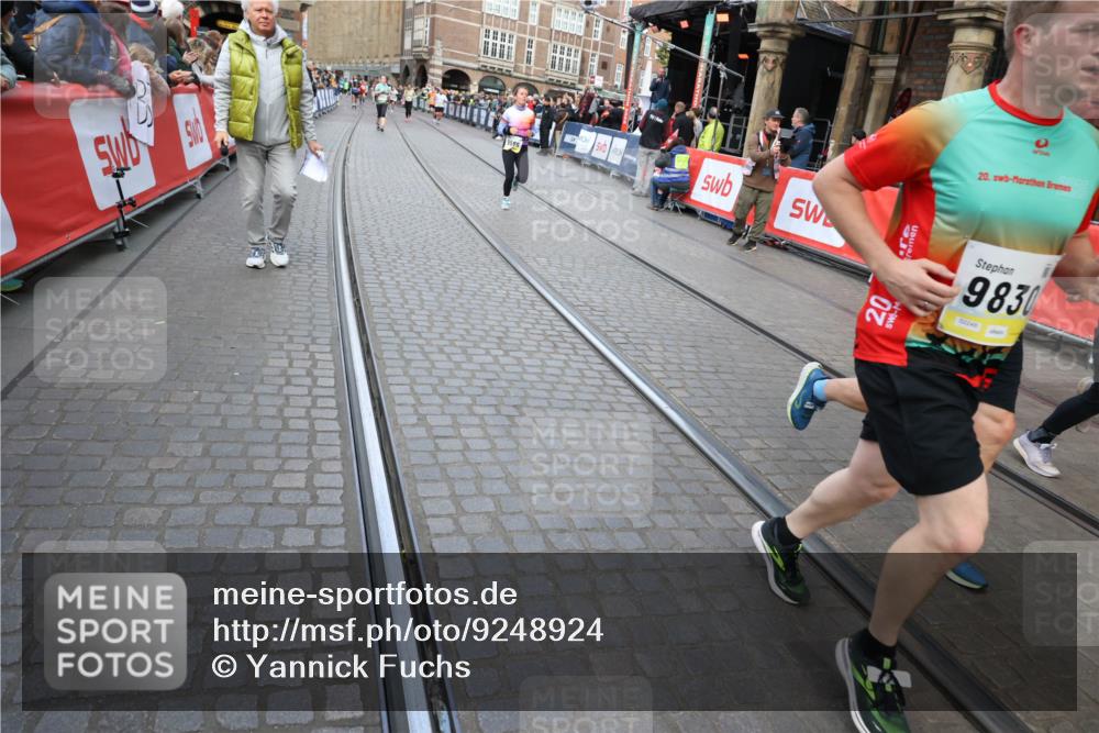 05.10.2025 - 20. swb-Marathon Bremen Yannick Fuchs http://msf.ph/oto/9248924 05.10.2025 10:52:56 Ziel 9214, 9284, 9501, 9581, 9830, 9985, 10308, 10309, 10514, 10833, 10997, 11012, 11382, 11417, 11587 meine-sportfotos.de