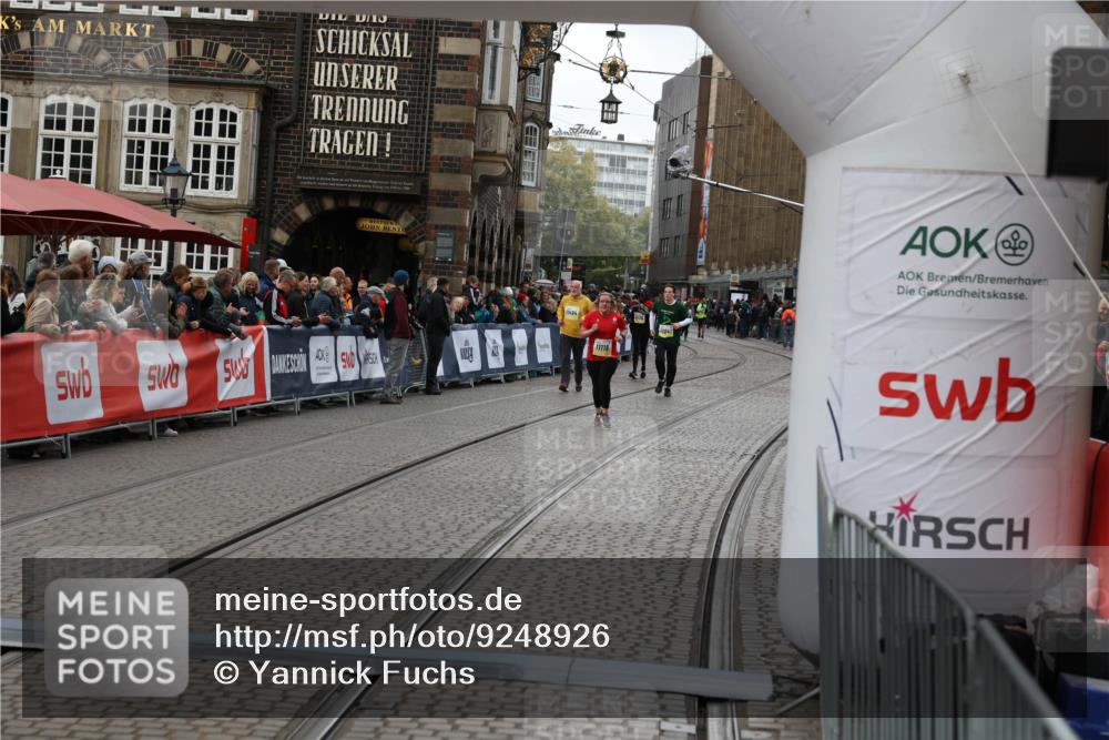 05.10.2025 - 20. swb-Marathon Bremen Yannick Fuchs http://msf.ph/oto/9248926 05.10.2025 11:13:01 Ziel 9203, 10186, 11252 meine-sportfotos.de