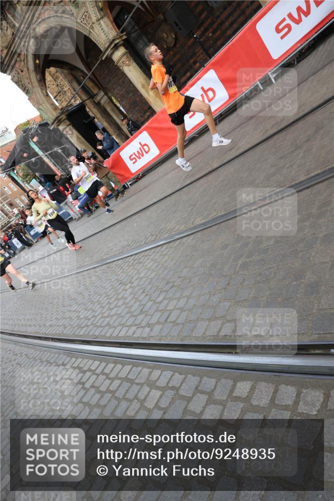 05.10.2025 - 20. swb-Marathon Bremen Yannick Fuchs http://msf.ph/oto/9248935 05.10.2025 10:53:04 Ziel 9187, 9284, 9830, 9918, 9985, 10064, 10514, 10779, 10955, 11722 meine-sportfotos.de