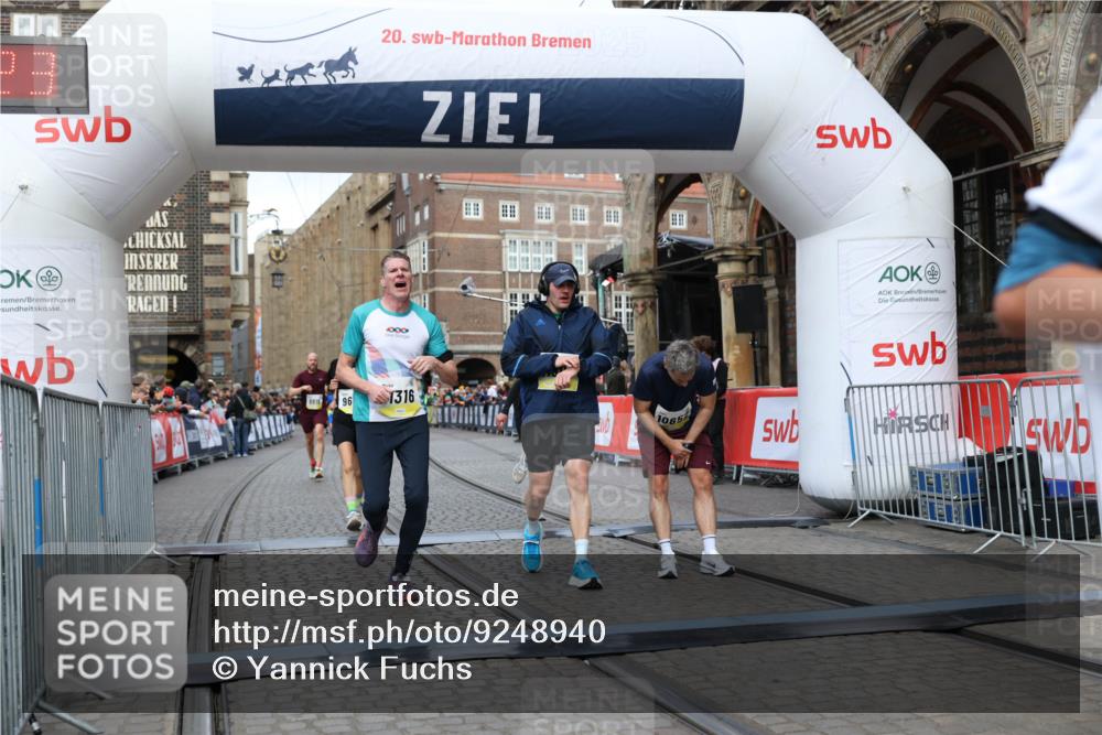 05.10.2025 - 20. swb-Marathon Bremen Yannick Fuchs http://msf.ph/oto/9248940 05.10.2025 10:44:12 Ziel 9614, 9919, 10351, 10652, 10780, 11316, 11503 meine-sportfotos.de