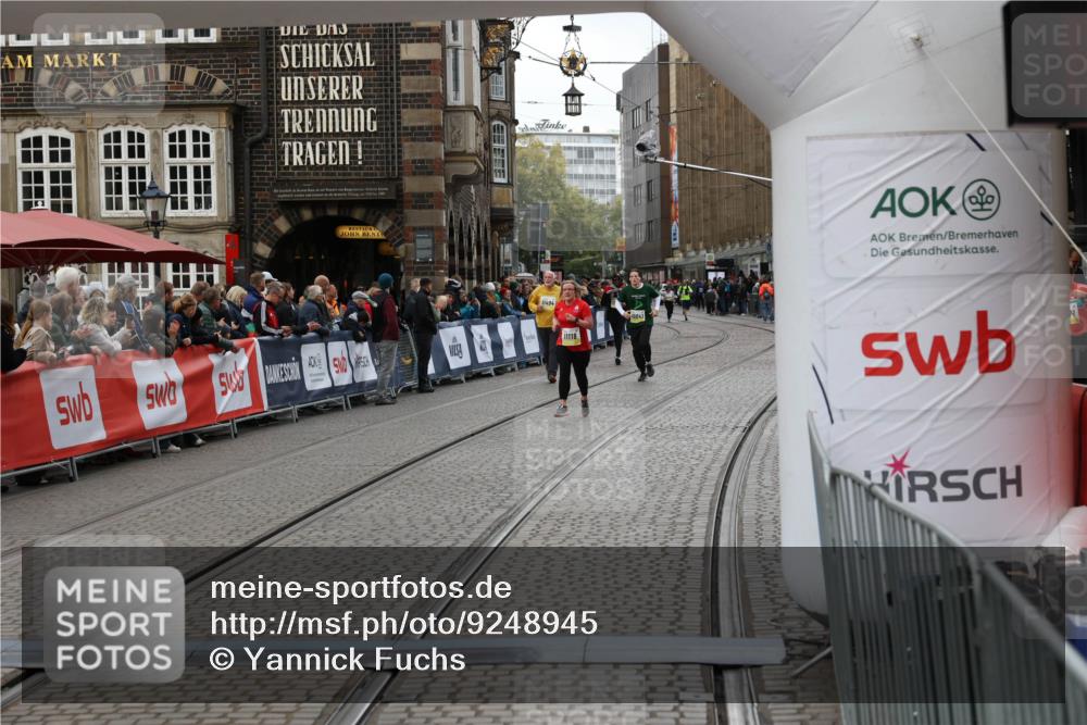 05.10.2025 - 20. swb-Marathon Bremen Yannick Fuchs http://msf.ph/oto/9248945 05.10.2025 11:13:01 Ziel 9203, 10186, 11252 meine-sportfotos.de