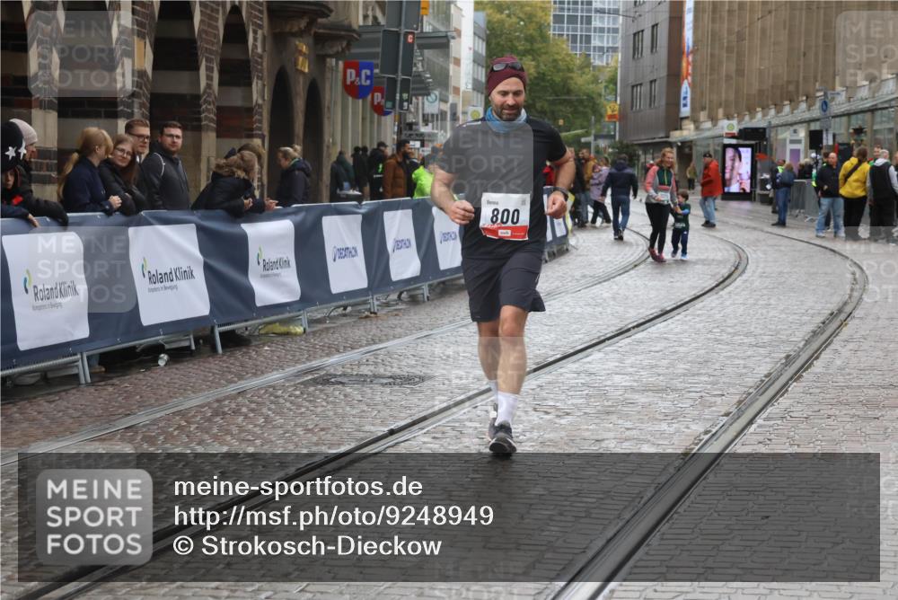 05.10.2025 - 20. swb-Marathon Bremen Strokosch-Dieckow http://msf.ph/oto/9248949 05.10.2025 15:26:17 Ziel 800 meine-sportfotos.de