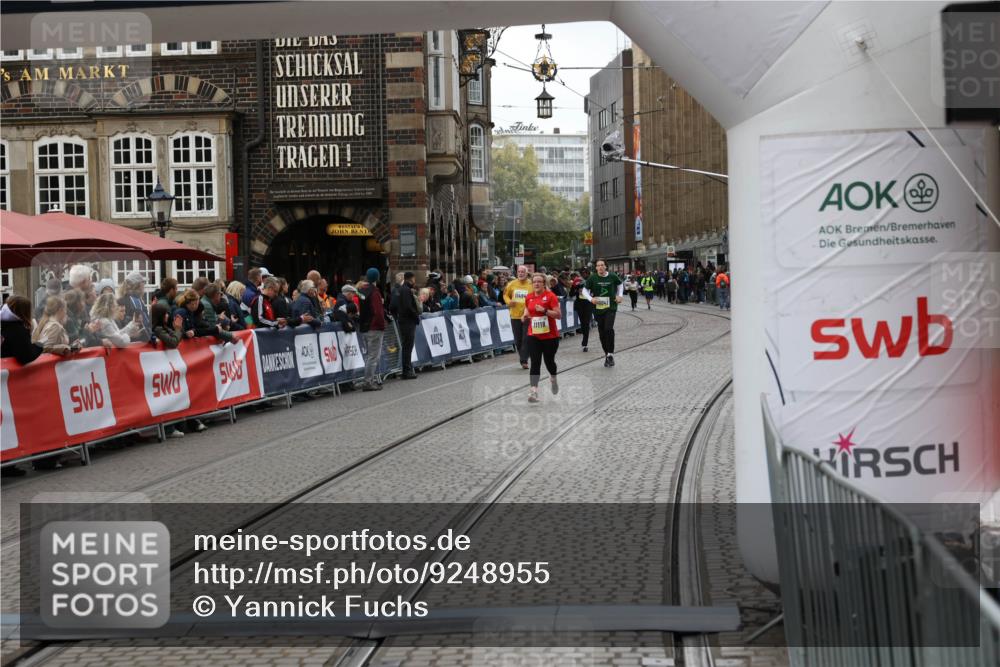 05.10.2025 - 20. swb-Marathon Bremen Yannick Fuchs http://msf.ph/oto/9248955 05.10.2025 11:13:01 Ziel 9203, 10186, 11252 meine-sportfotos.de