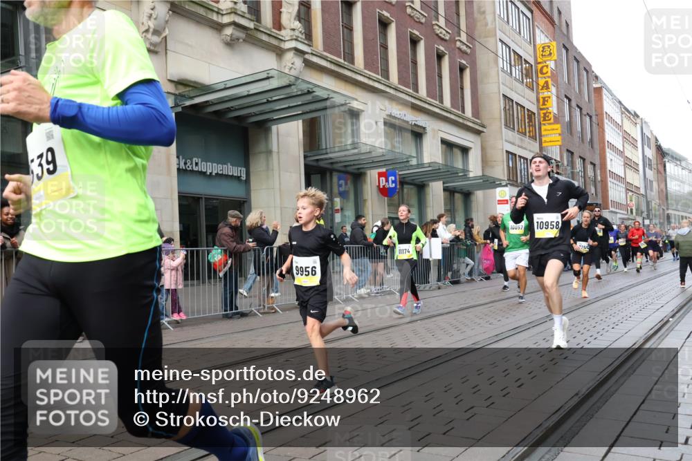05.10.2025 - 20. swb-Marathon Bremen Strokosch-Dieckow http://msf.ph/oto/9248962 05.10.2025 10:53:04 Ziel 7193, 7251, 9238, 9263, 9449, 9461, 9464, 9539, 9569, 9717, 9834, 9868, 9956, 9957, 10057, 10242, 10302, 10310, 10317, 10335, 10369, 10460, 10468, 10655, 10806, 10934, 10958, 10993, 11174, 11175, 11246, 11377, 11510, 11512, 11545, 11616, 11716, 7193, 7251, 9238, 9263, 9449, 9461, 9464, 9539, 9569, 9717, 9834, 9868, 9956, 9957, 10057, 10242, 10302, 10310, 10317, 10335, 10369, 10460, 10468, 10655, 10806, 10934, 10958, 10993, 11174, 11246 meine-sportfotos.de