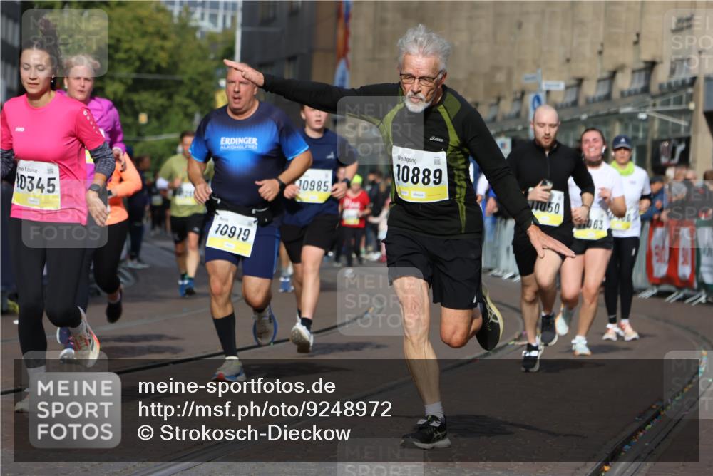05.10.2025 - 20. swb-Marathon Bremen Strokosch-Dieckow http://msf.ph/oto/9248972 05.10.2025 11:00:11 Ziel 7177, 7621, 9495, 9672, 10345, 10489, 10889, 10919, 10985, 11050, 11063, 11125, 11600, 11713 meine-sportfotos.de