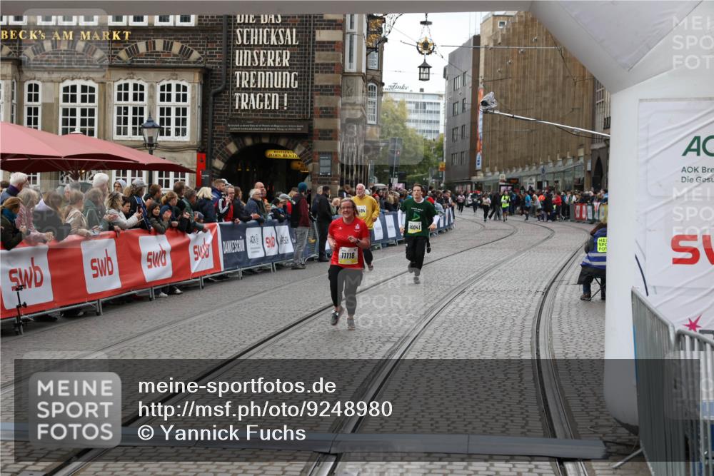 05.10.2025 - 20. swb-Marathon Bremen Yannick Fuchs http://msf.ph/oto/9248980 05.10.2025 11:13:04 Ziel 9203, 10186, 11118, 11252 meine-sportfotos.de