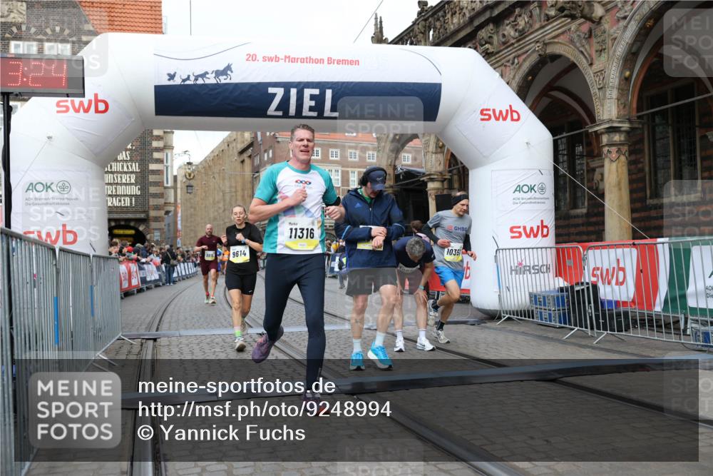 05.10.2025 - 20. swb-Marathon Bremen Yannick Fuchs http://msf.ph/oto/9248994 05.10.2025 10:44:13 Ziel 9614, 9919, 10351, 10649, 10652, 10780, 11316, 11503 meine-sportfotos.de
