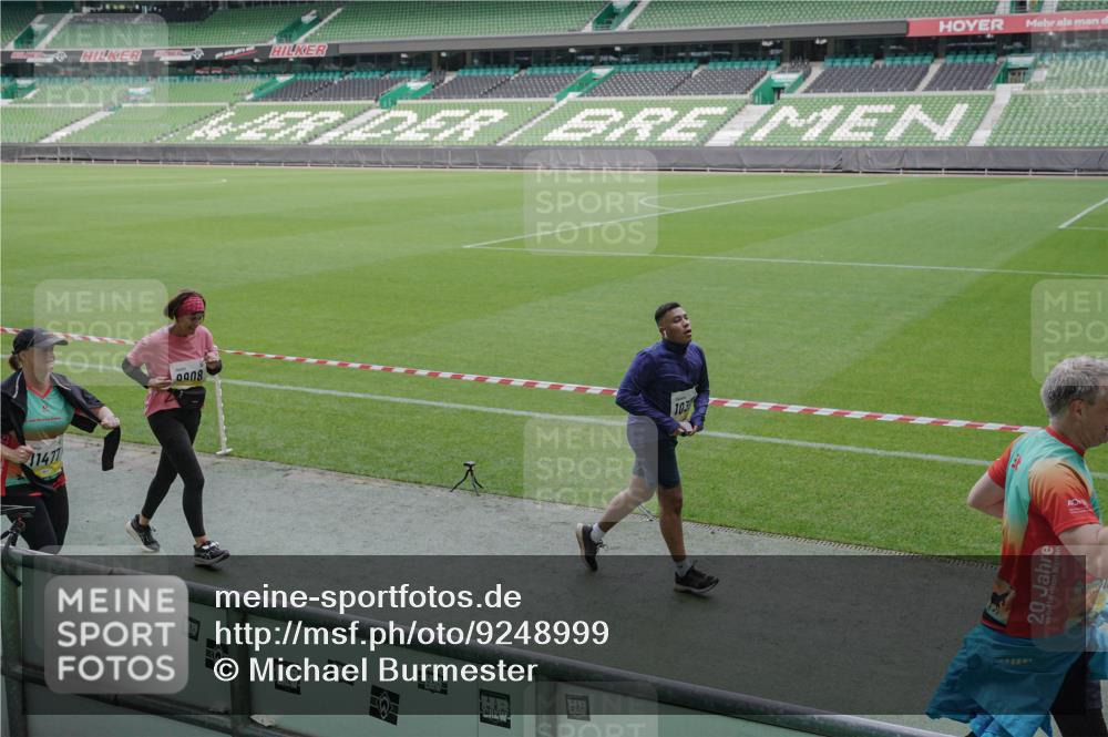 05.10.2025 - 20. swb-Marathon Bremen Michael Burmester http://msf.ph/oto/9248999 05.10.2025 10:39:31 Laufen im Stadion 7199, 7654, 7779, 7788, 7789, 7979, 8123, 9002, 9180, 9186, 9224, 9225, 9228, 9315, 9324, 9325, 9379, 9398, 9419, 9515, 9523, 9610, 9628, 9644, 9661, 9662, 9668, 9713, 9765, 9780, 9786, 9850, 9908, 9927, 9944, 9998, 10018, 10021, 10025, 10106, 10142, 10185, 10192, 10207, 10213, 10238, 10255, 10258, 10289, 10371, 10374, 10405, 10426, 10462, 10498, 10529, 10531, 10551, 10557, 10567, 10587, 10597, 10603, 10604, 10734, 10749, 10853, 9182, 9184, 9229, 9269, 9300, 9394 meine-sportfotos.de