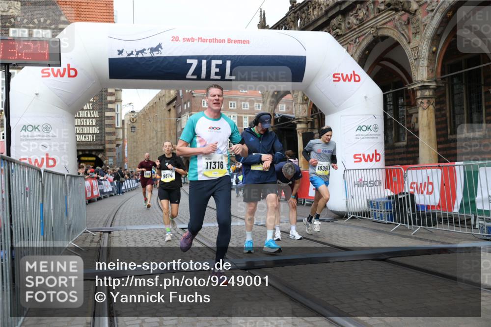 05.10.2025 - 20. swb-Marathon Bremen Yannick Fuchs http://msf.ph/oto/9249001 05.10.2025 10:44:13 Ziel 9614, 9919, 10351, 10649, 10652, 10780, 11316, 11503 meine-sportfotos.de
