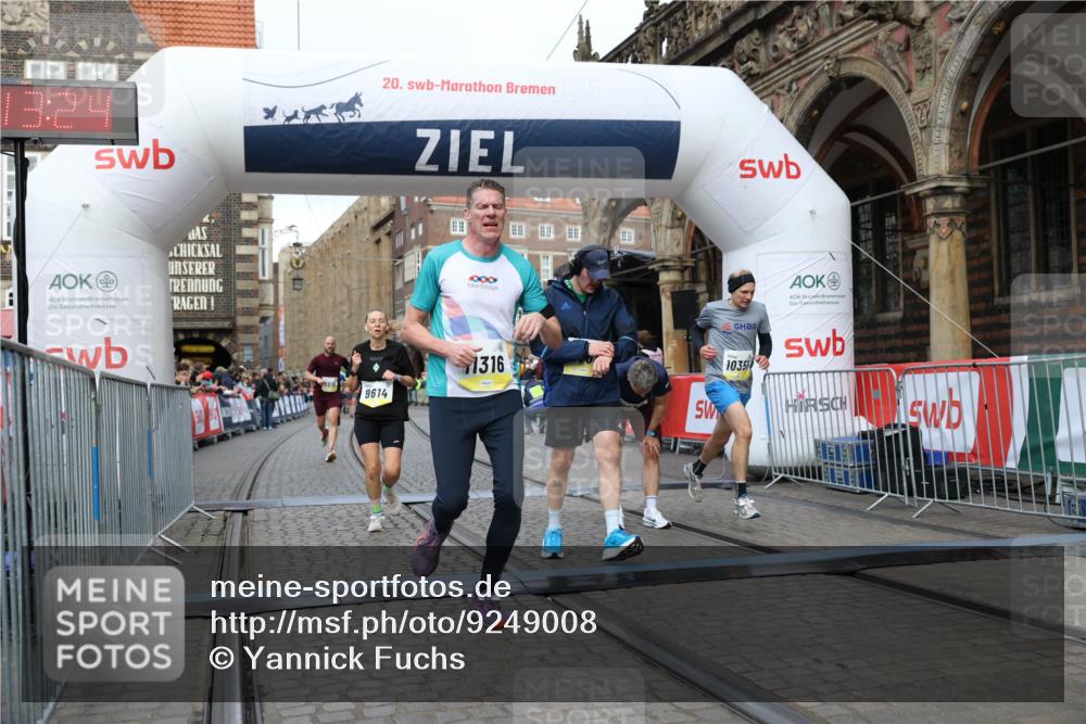 05.10.2025 - 20. swb-Marathon Bremen Yannick Fuchs http://msf.ph/oto/9249008 05.10.2025 10:44:13 Ziel 9614, 9919, 10351, 10649, 10652, 10780, 11316, 11503 meine-sportfotos.de