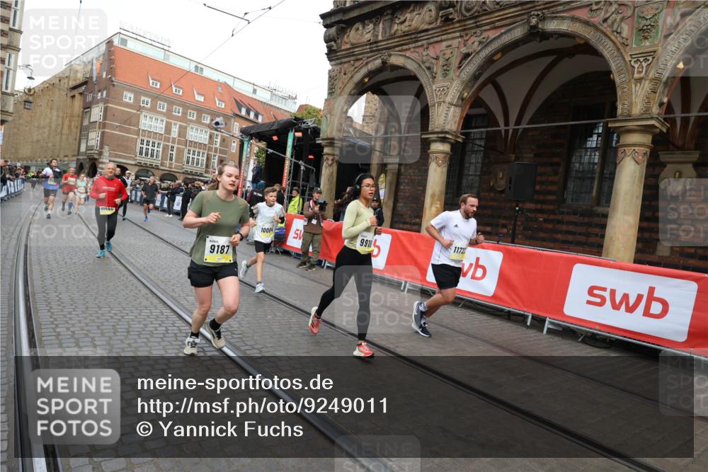 05.10.2025 - 20. swb-Marathon Bremen Yannick Fuchs http://msf.ph/oto/9249011 05.10.2025 10:53:05 Ziel 9187, 9918, 9985, 10064, 10779, 10955, 11450, 11722 meine-sportfotos.de