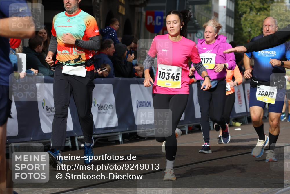 05.10.2025 - 20. swb-Marathon Bremen Strokosch-Dieckow http://msf.ph/oto/9249013 05.10.2025 11:00:12 Ziel 7177, 7621, 9495, 9672, 10345, 10406, 10492, 10889, 10919, 10985, 11050, 11063, 11125, 11263, 11600, 11713 meine-sportfotos.de